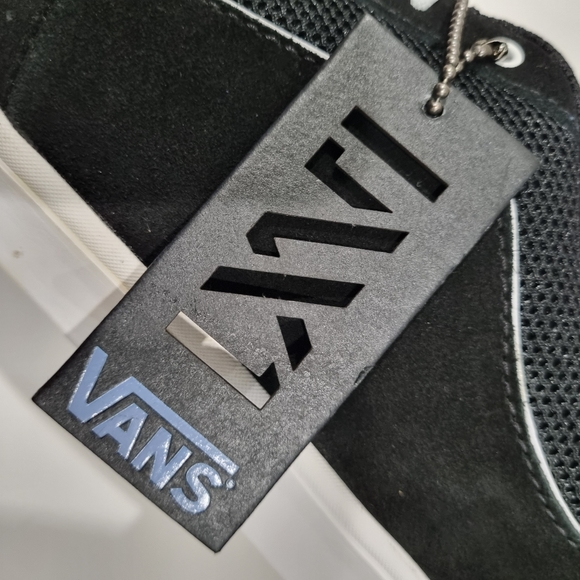 VANS Black and White Sneakers, NWT, Size 9.5 - Picture 5 of 11
